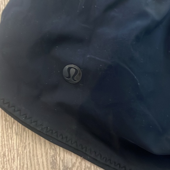 REVERSIBLE Lululemon Swim Shorts EUC - Picture 7 of 13